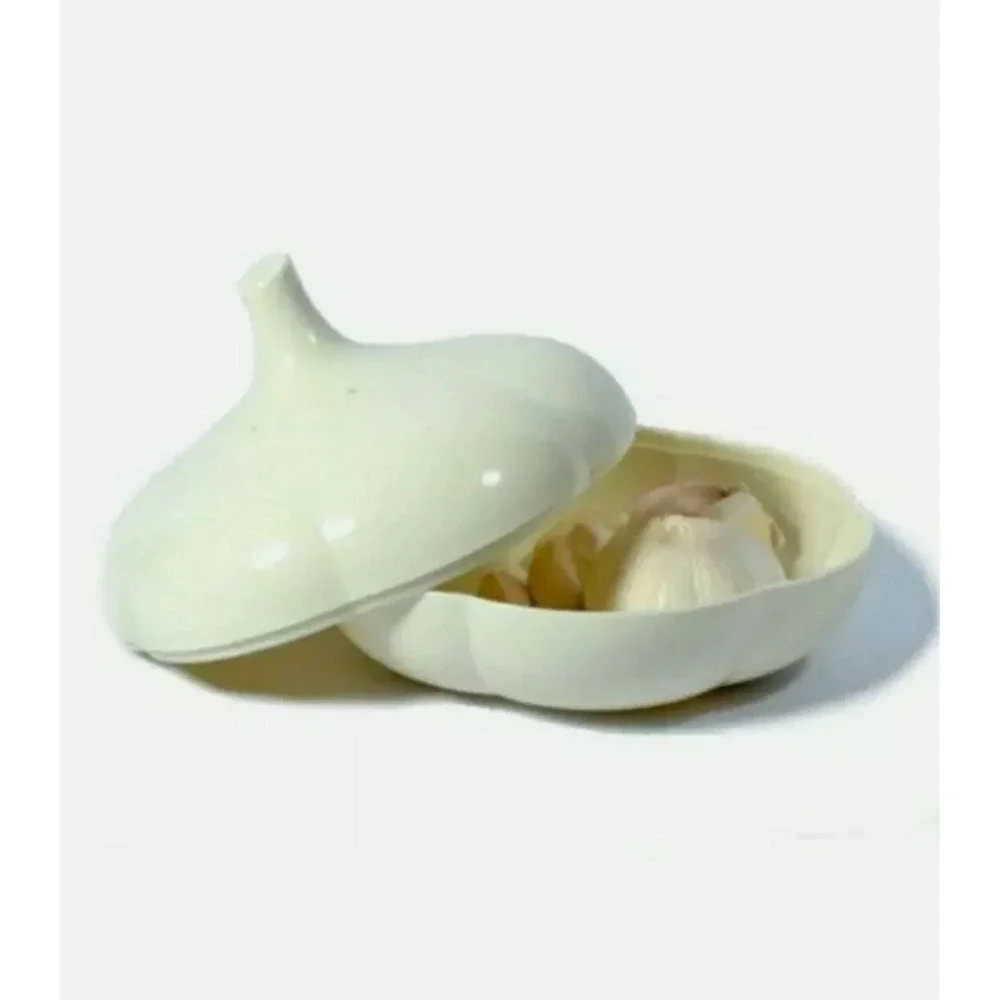 Tupperware Garlic Keeper Ivory Vented Forget-Me-Not Keeps Dry & Dark New